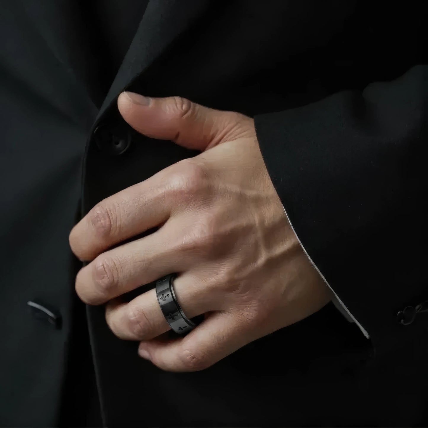 Gereihte Kreuze Anti-Stress-Ring – Edelstahl
