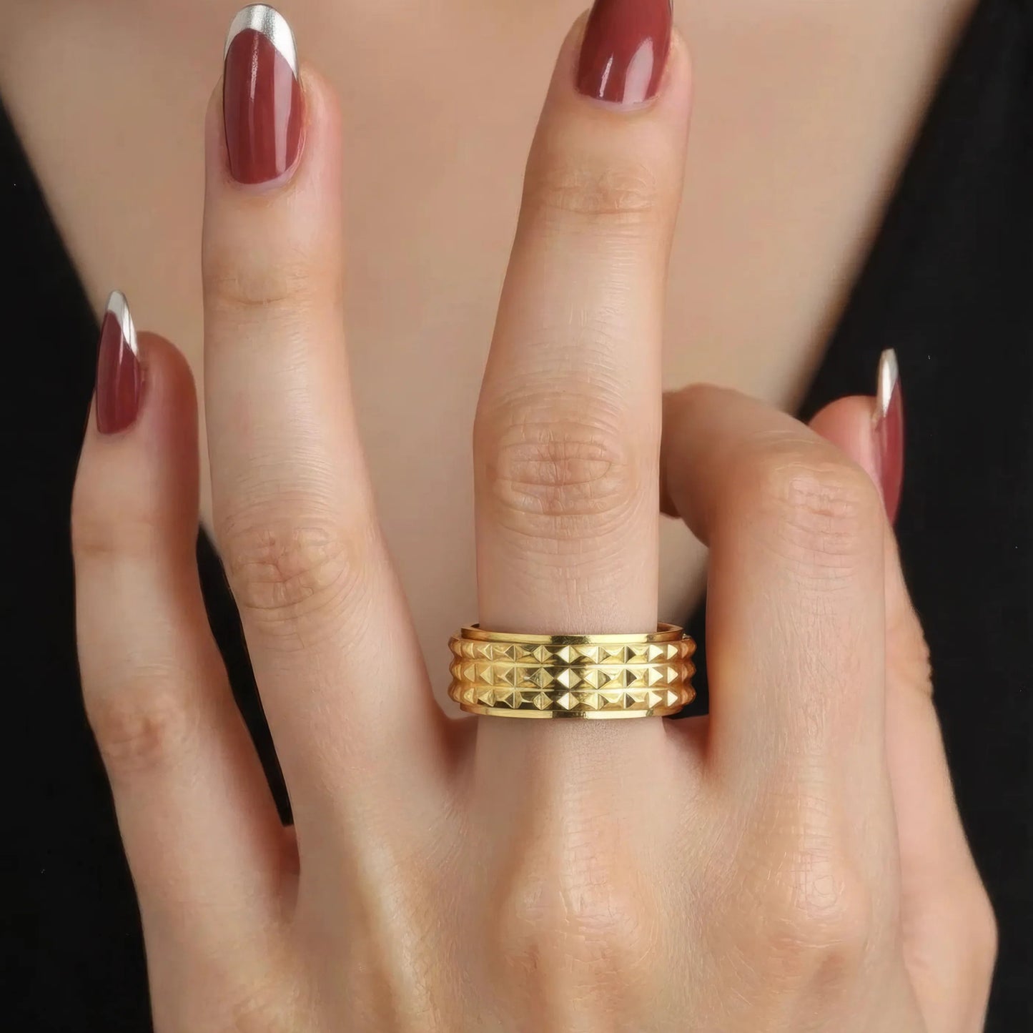 Breiter Pyramiden Anti-Stress-Ring – Edelstahl